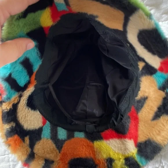 Fluffy Bucket hat - Picture 3 of 3
